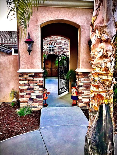 Villa Del Enzo  Your Wine Country Hideaway  CLOSE TO ALL WINERIES!