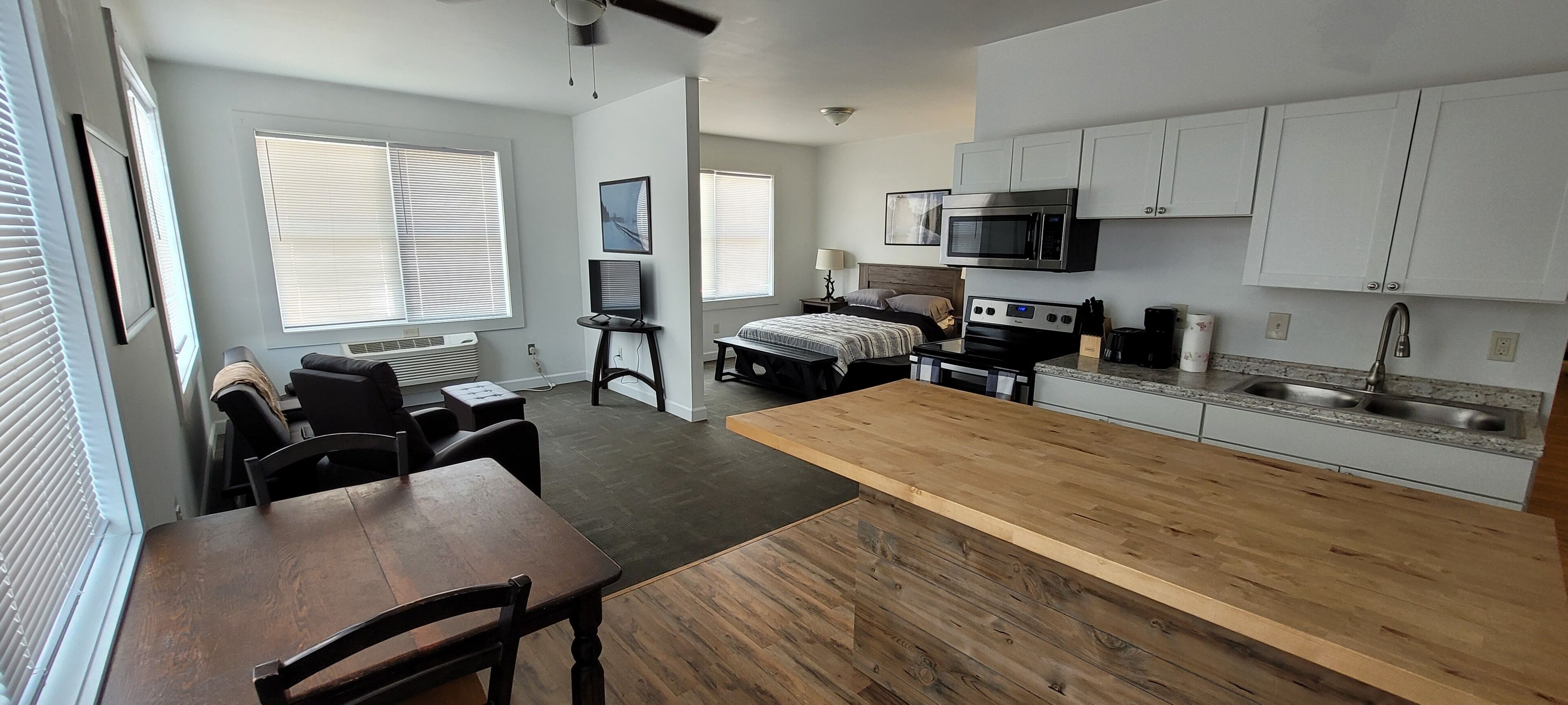 Main Street Suite. Vacation & Short Term Rental