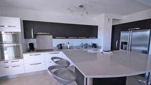 Frigorifero, microonde, forno, lavastoviglie