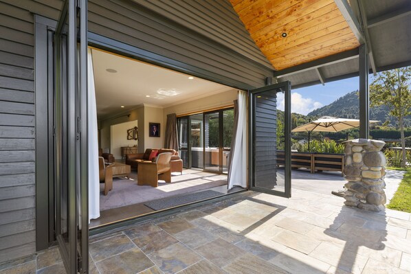 Terrace/patio - Riverstone (Lake Tarawera)