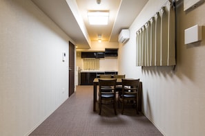 Flat-screen TV - RAKU Hotel (Kyoto)