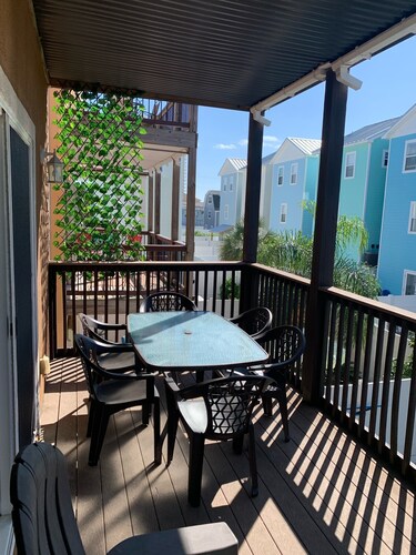 1 minuto a pie de playa!  Vistas al mar! Duerme 12!  Loft con sala de juegos