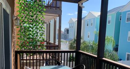 1 minuto a pie de playa! Vistas al mar! Duerme 12! Loft con sala de juegos