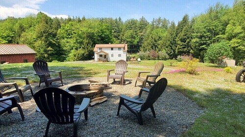 Cozy Upstate Adirondack Cottage Getaway