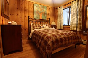 3 Schlafzimmer, Betten mit Memory-Foam-Matratzen, Bügeleisen/Bügelbrett
