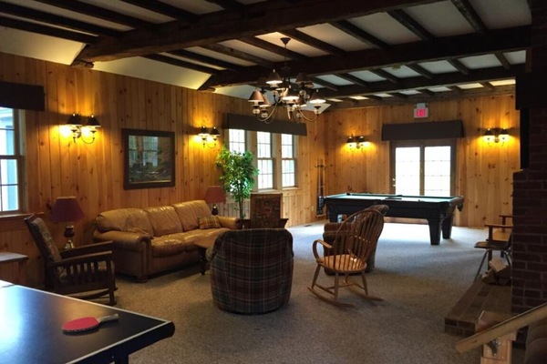 Smart TV, fireplace, table tennis