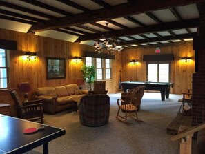 Smart TV, fireplace, ping pong