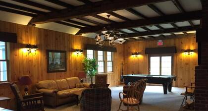 Mount Snow Townhome w/ Heated Pool! - The Rooster