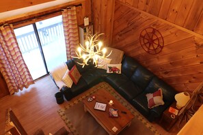 Smart TV, fireplace, ping pong