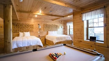 3 bedrooms, desk, WiFi, bed sheets