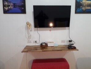 Family Quadruple Room | In-room safe, blackout drapes, free WiFi, bed sheets - Sala Bua Room Karon (Karon)