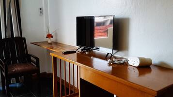 Standard Double Room, 1 Bedroom | Television