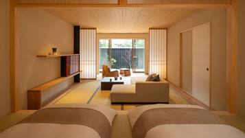 Minibar, in-room safe, iron/ironing board, free WiFi