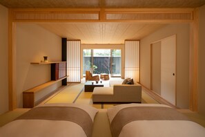 Minibar y caja de seguridad en la habitación 