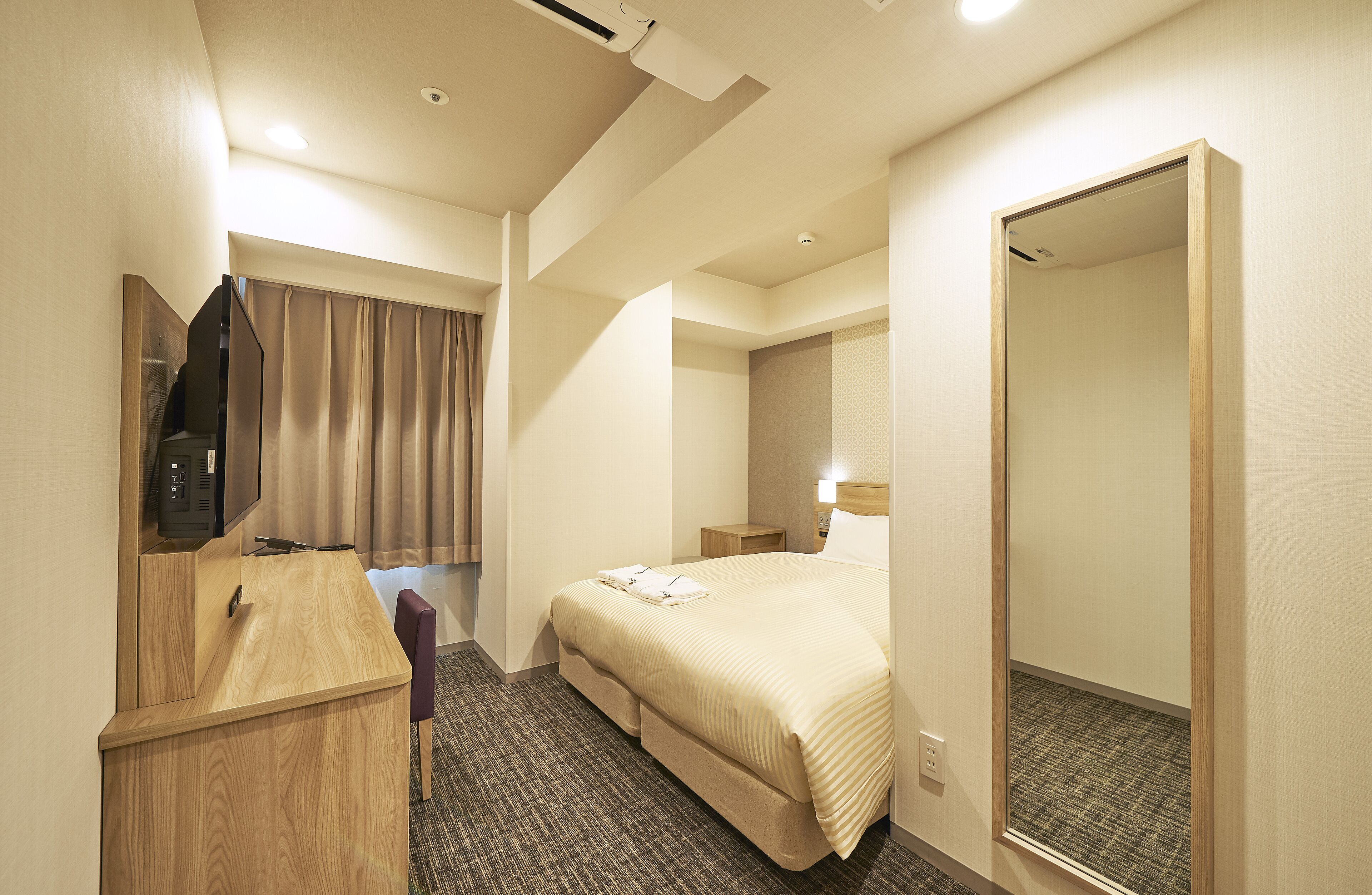 deluxe double room | desk, iron/ironing board, free wifi, bed sheets