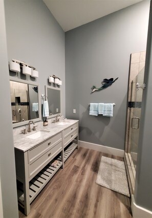 Combined shower/tub, hair dryer, towels, toilet paper
