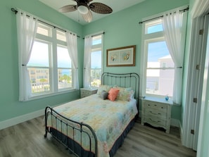 4 bedrooms, desk, iron/ironing board, travel cot
