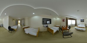 11 dormitoris, caixa forta a l'habitació i wifi 