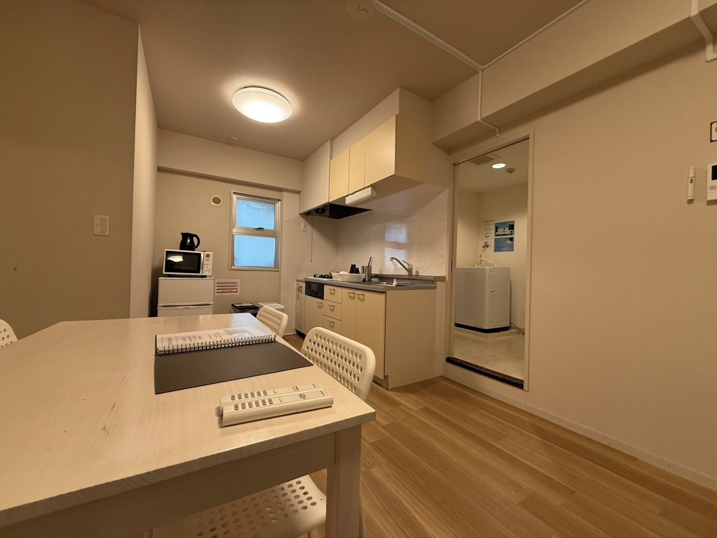 Habitación Deluxe, no fumadores | Cocina privada | Frigorífico, microondas, placa de cocina y utensilios de cocina