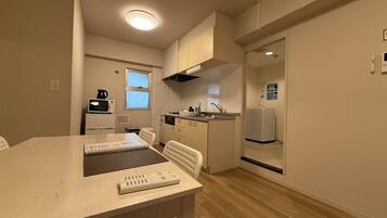 Deluxe Room, Non Smoking | Private kitchen