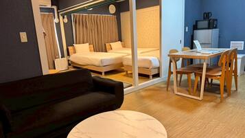 Superior Family Room, Pet Friendly, Non Smoking | Desk, free WiFi, bed sheets