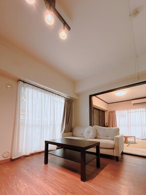 Desk, free WiFi, bed sheets - Stay Hakata (Fukuoka)