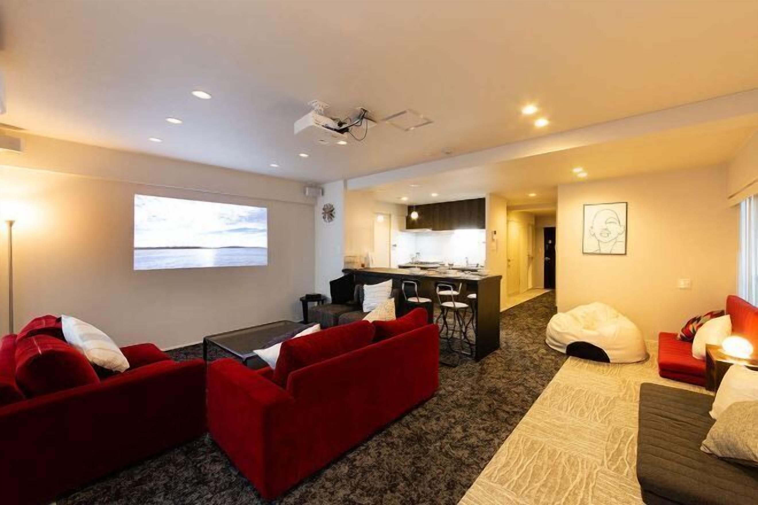 Living area | Flat-screen TV