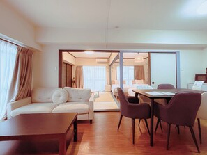 Family Suite, Non Smoking | Desk, free WiFi, bed sheets