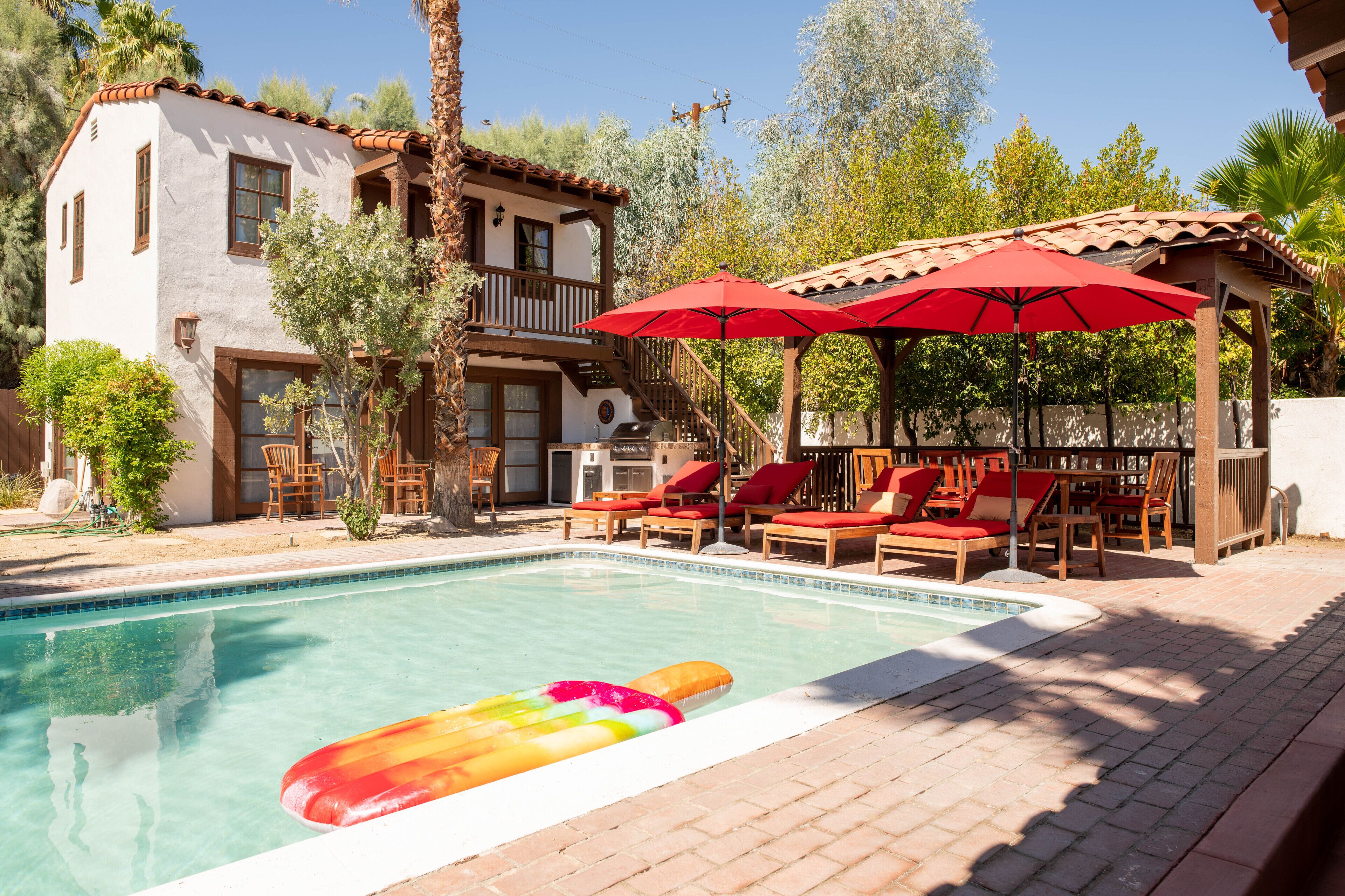 Sun-drenched Villa with Pool, Space and Authentic Charm!