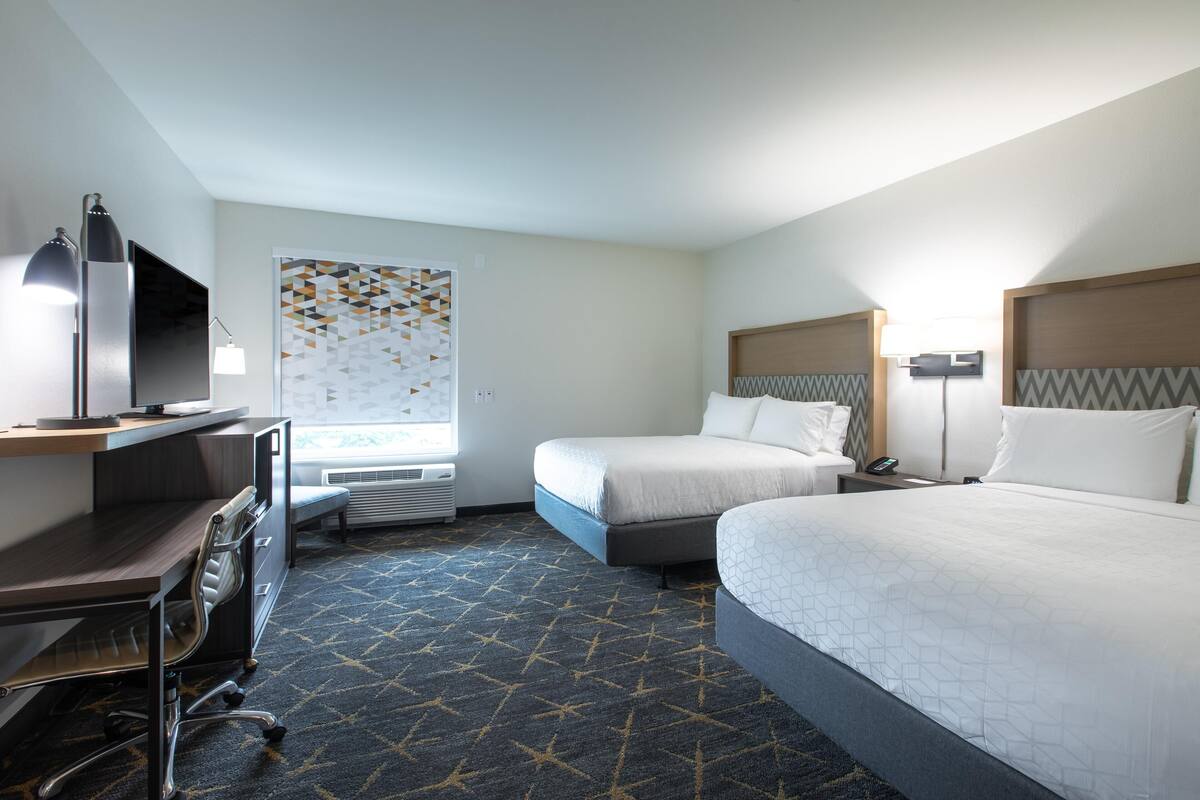 Premium bedding, down duvets, desk, laptop workspace