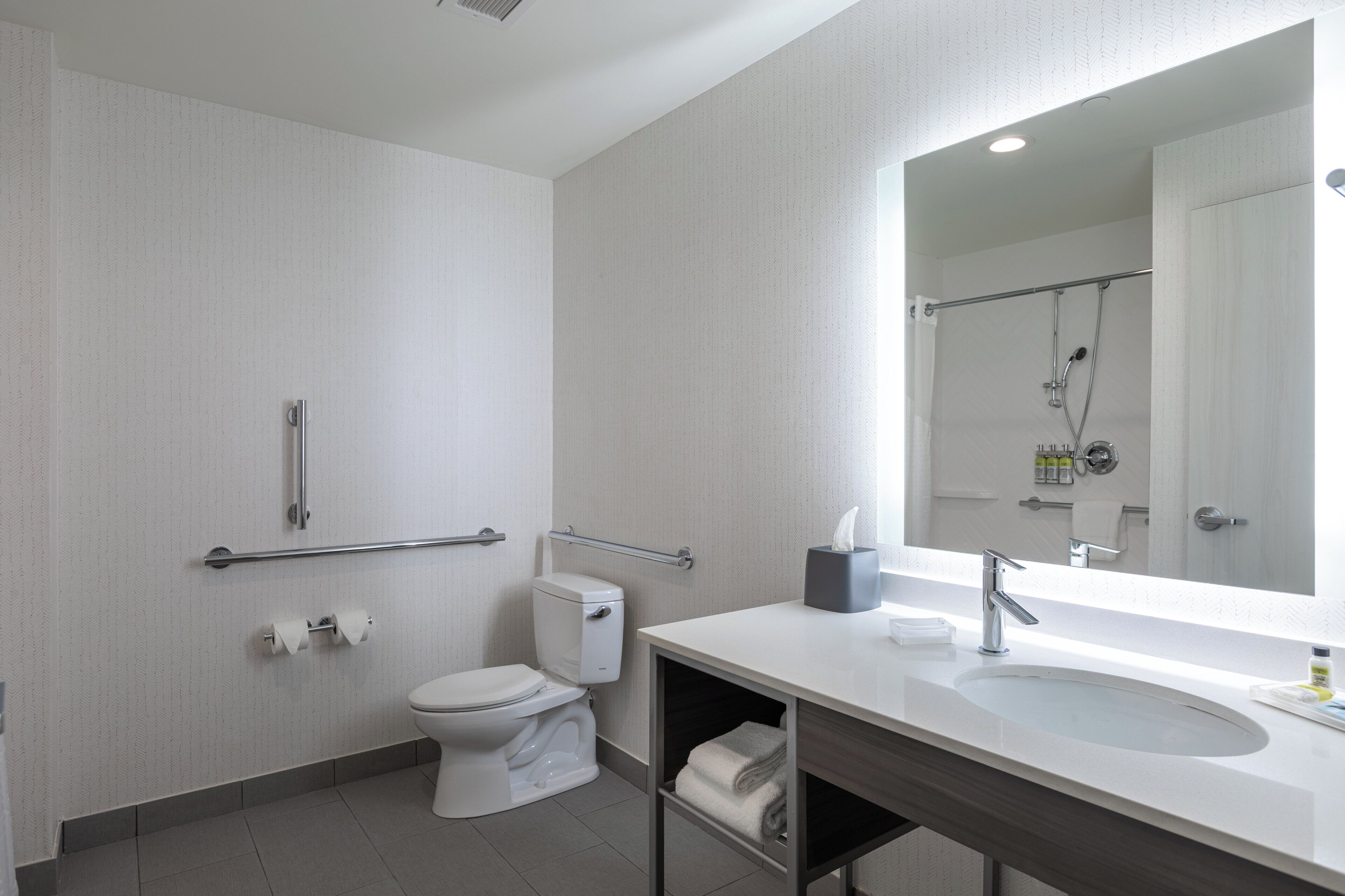 Amenidades de baño gratuitas, secadora de cabello, toallas, jabón 