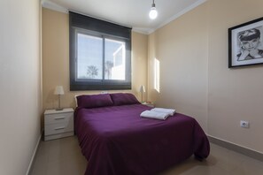 3 chambres, fer et planche à repasser