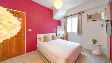 Blackout curtains, free WiFi, bed sheets