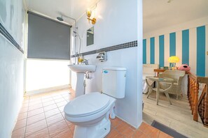 Romantic Double Room, 1 Double Bed | Bathroom | Shower, rainfall showerhead, free toiletries, hair dryer - Vanilla Tian Yu (Wujie)