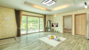 Habitación (Wind) | Área de sala de estar | Televisión LCD 