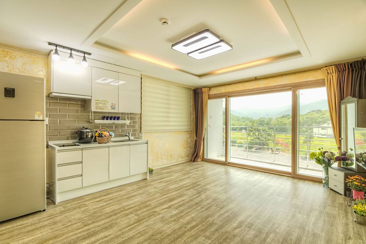 Huone (Building B) | Oleskelualue | LCD-televisio