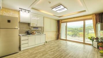 Room (Building B) | Ruang tamu | TV LCD