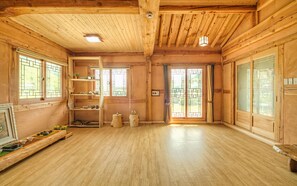 Room (Jeok Sun Dang) | Living area - Hadong Hwagaesongi Pension (Hadong)