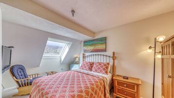 2 bedrooms, iron/ironing board, free internet, bed sheets