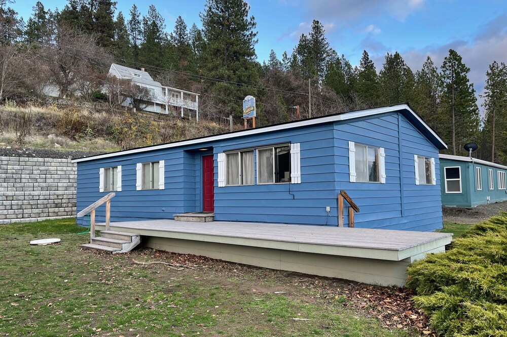 Cozy, waterfront home on Lake Coeur d'Alene - walk to downtown Harrison