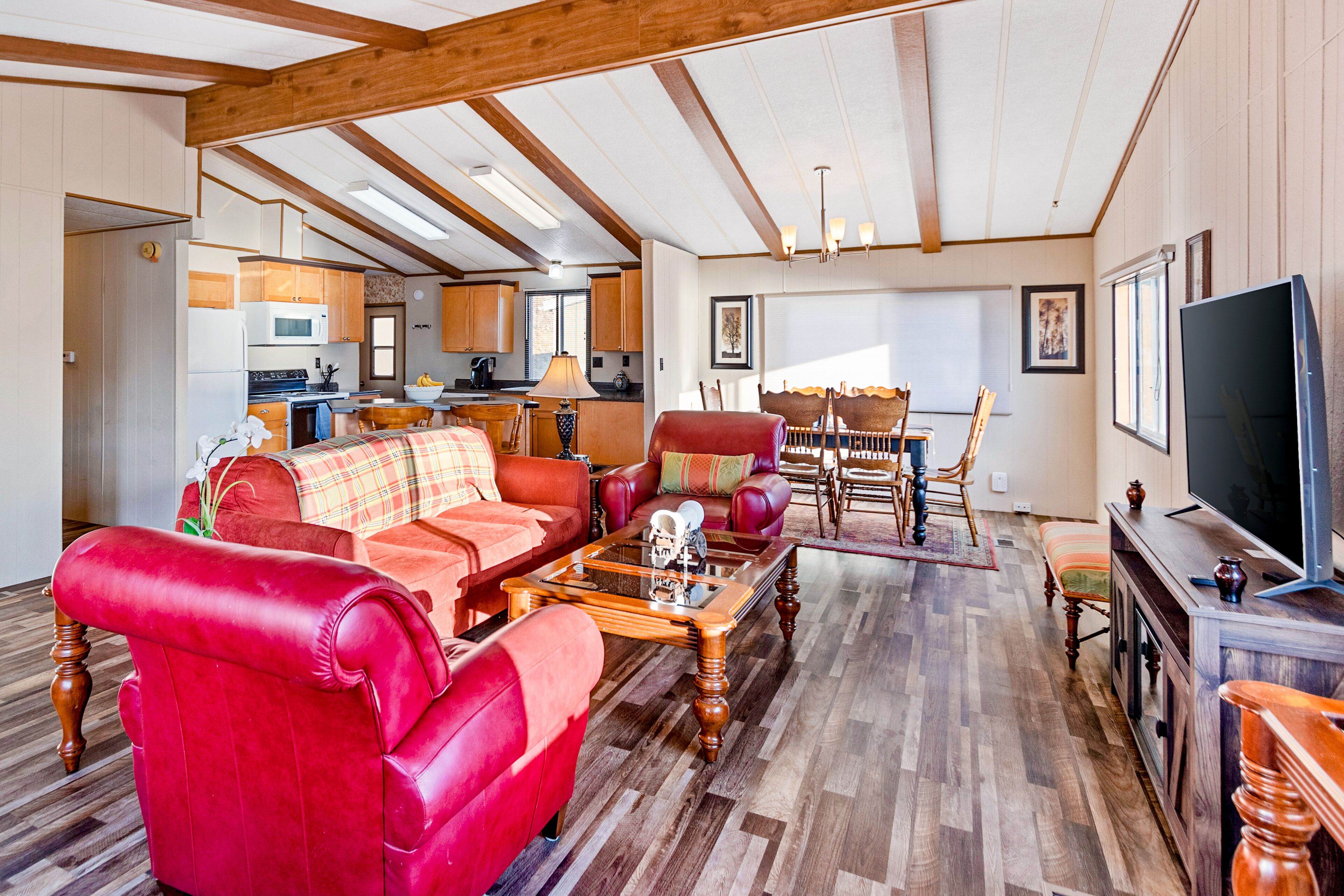 Cozy, waterfront home on Lake Coeur d'Alene - walk to downtown Harrison