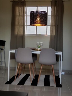 Apartemen | Makan di kamar