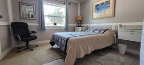 3 bedrooms, desk, iron/ironing board, WiFi