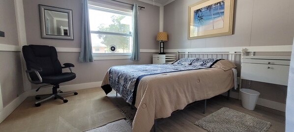 3 bedrooms, desk, iron/ironing board, WiFi