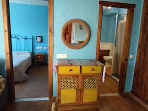 2 bedrooms, desk, iron/ironing board, free WiFi