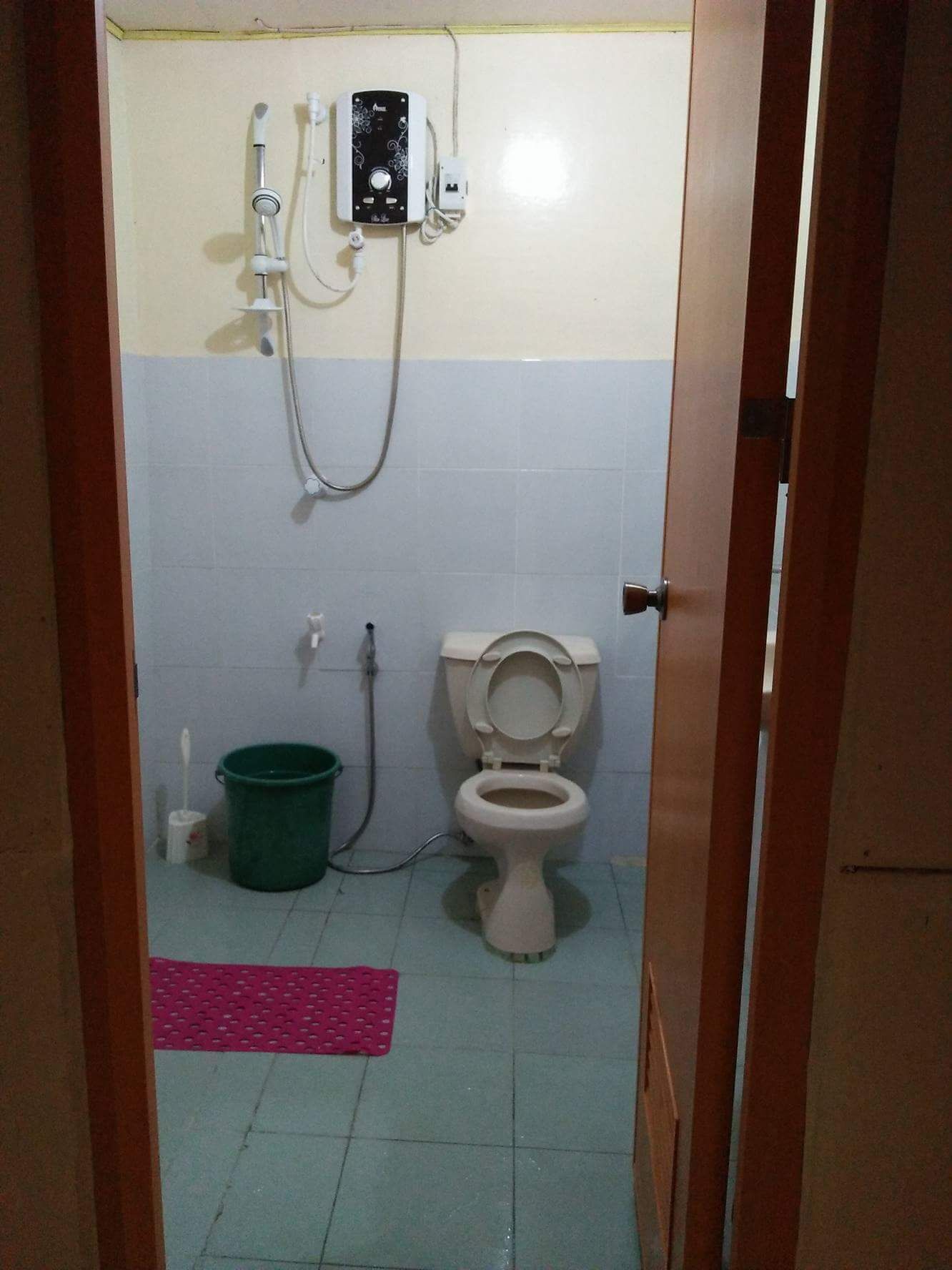 Dusche, Bidet, Handtücher, Seife