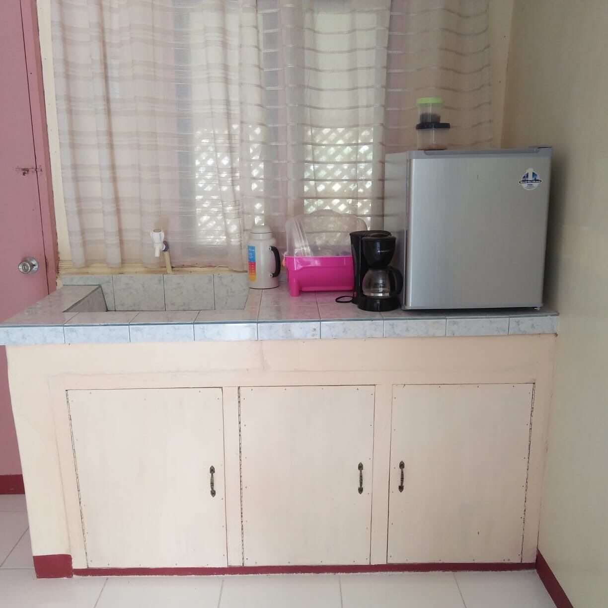 Serene studio in a gated property in the town center