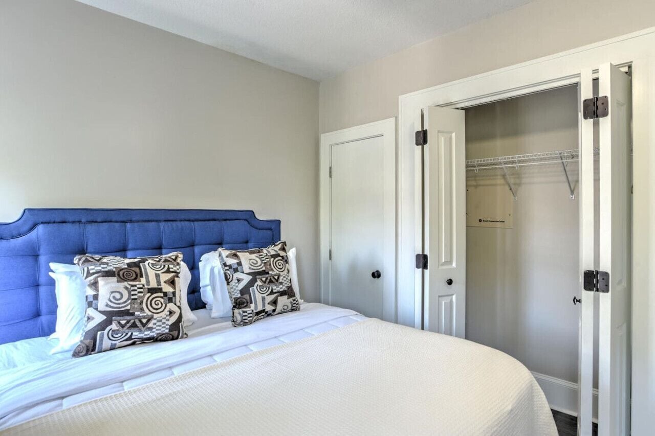 Iron/ironing board, free WiFi, bed sheets