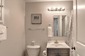 Sèche-cheveux, serviettes fournies