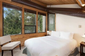 4 bedrooms, iron/ironing board, WiFi, bed sheets - Mountain townhouse, walk to village & bike park (Whistler)